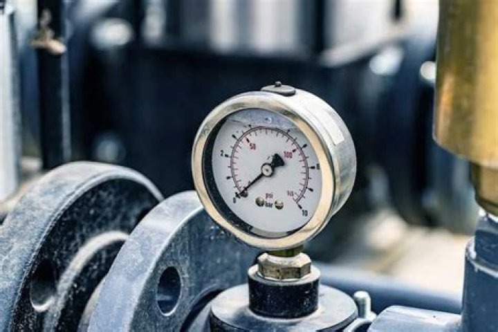 Can a water pressure gauge be used for air?