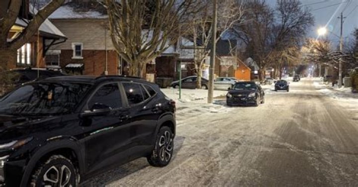 Can I park on the street overnight in Toronto?