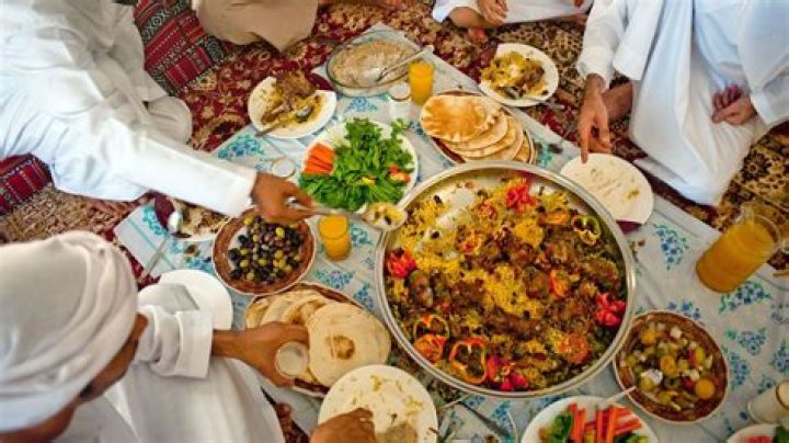 Can you eat in public in Dubai during Ramadan?