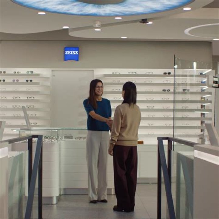 Do opticians get commission?