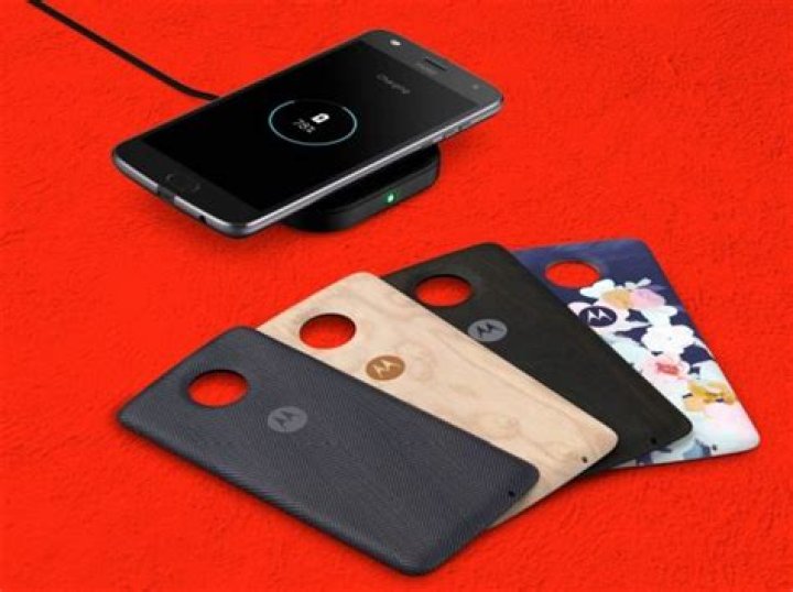 Does Moto z2 play have wireless charging?