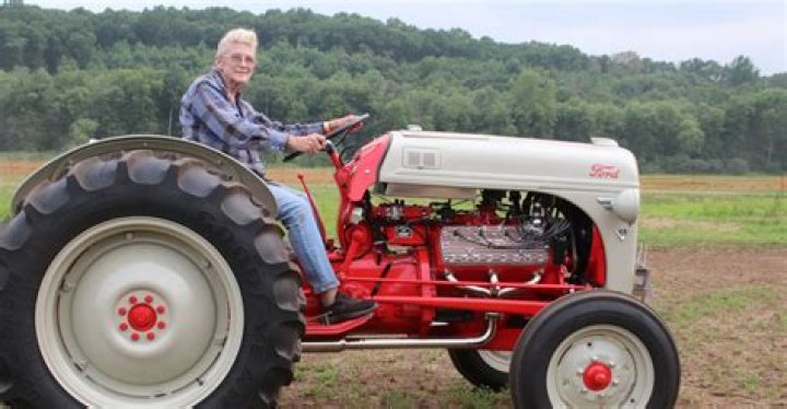 How do I tell what year my Ford 8n tractor is?