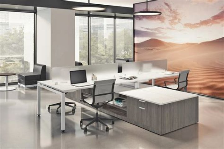 How do you arrange an office with 3 desks?