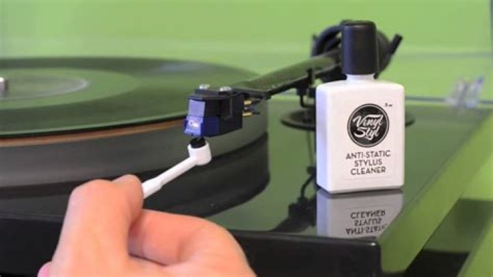 How do you clean a record player needle?