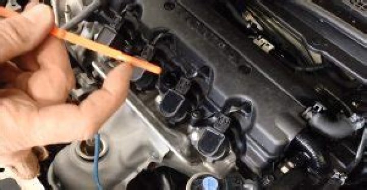 How do you read the oil dipstick on a Honda Accord?