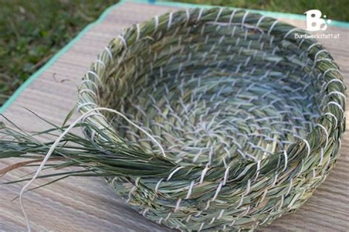 How do you weave grass baskets?