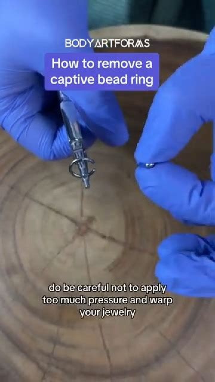 How does a captive bead ring work?