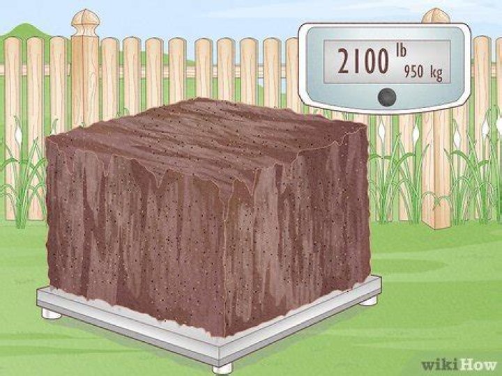 How much does a yard of mushroom compost weigh?