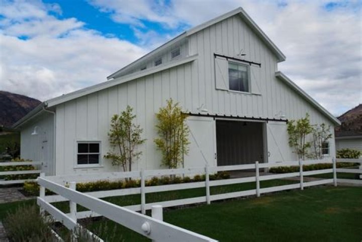 How much does it cost to remodel a barn?