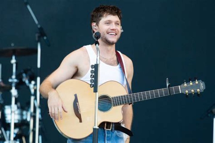 What country does Niall Horan live in?