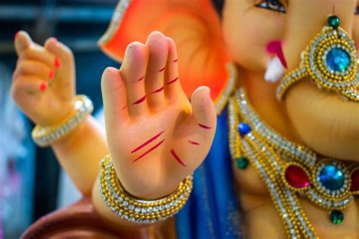 What do the things in Ganesha's hands mean?