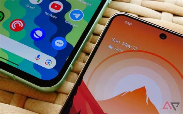 What is a smartphone bezel?