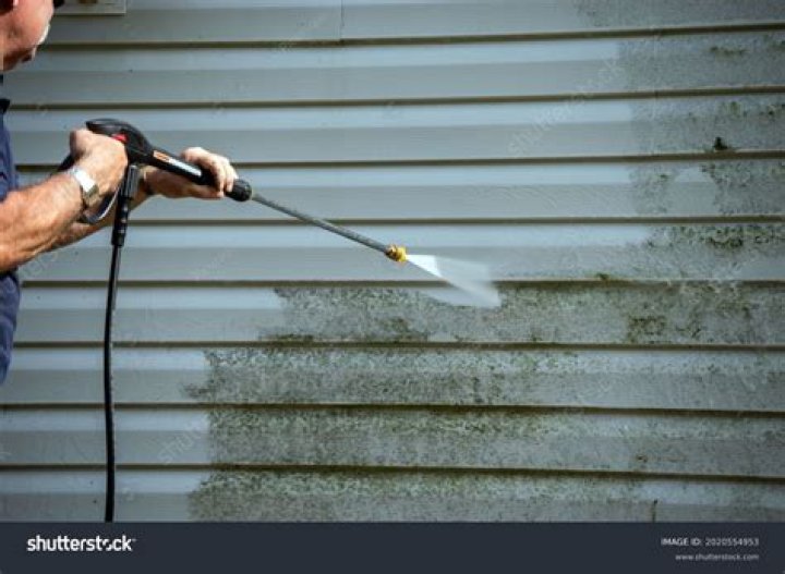 What is the best cleaner for power washing vinyl siding?