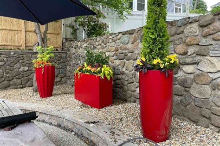 What paint to use on outdoor planters?