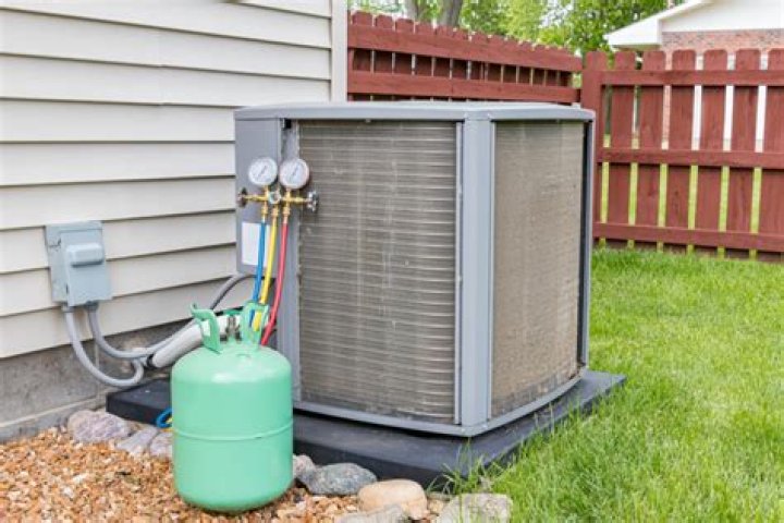 What refrigerant is used in old refrigerators?