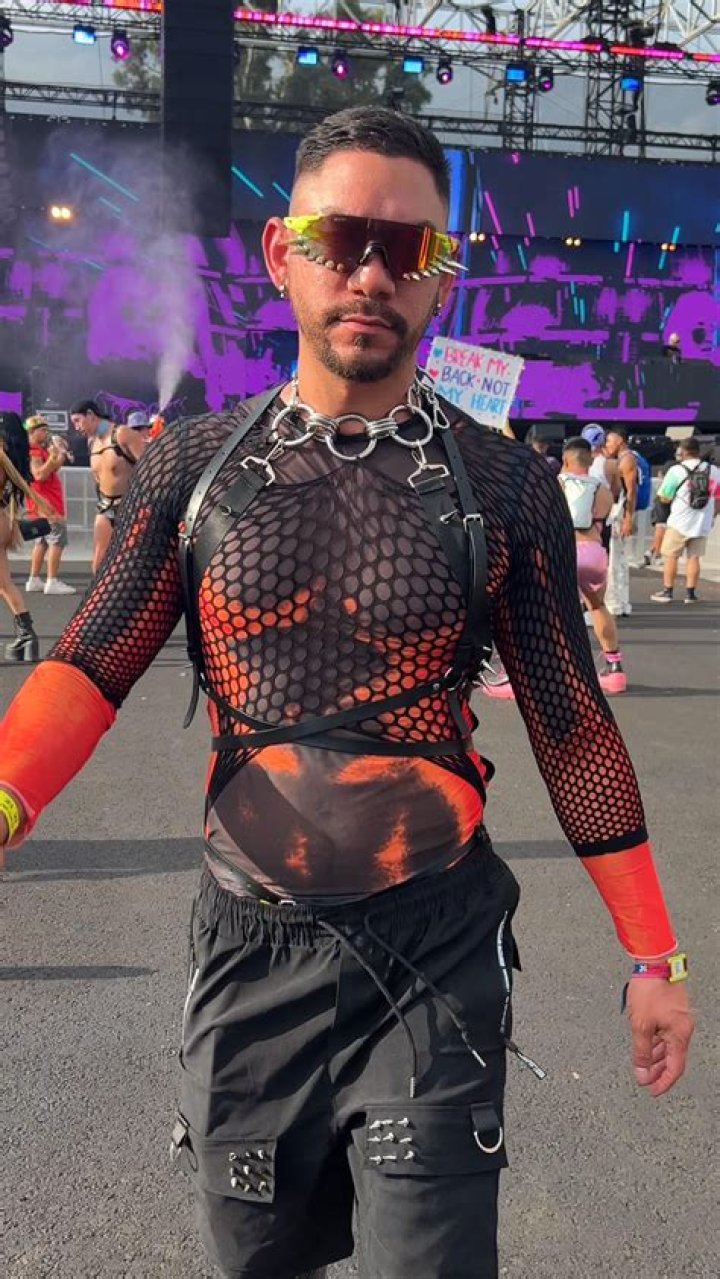 What should a guy wear to a rave party?