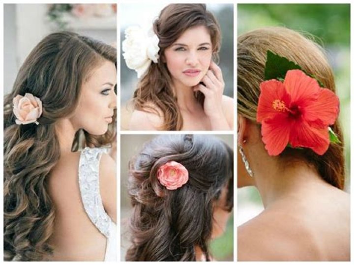 Which side does a single woman wear a flower in her hair?