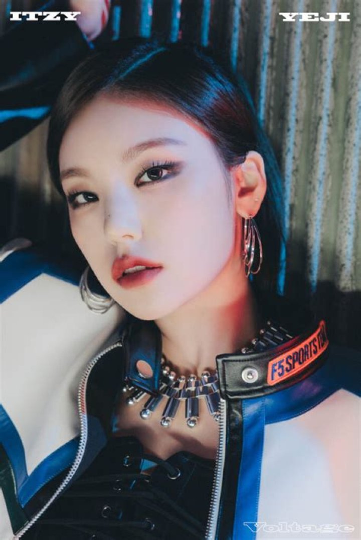 Who is the leader of ITZY?